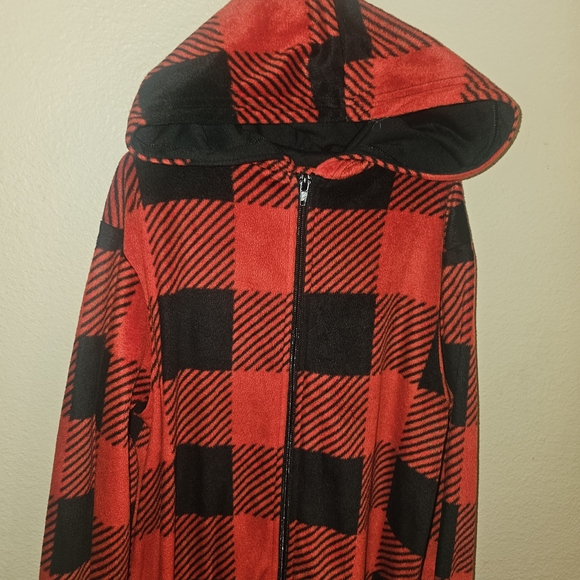 Cat & Jack Red and Black Plaid Sleepwear - Picture 2 of 4